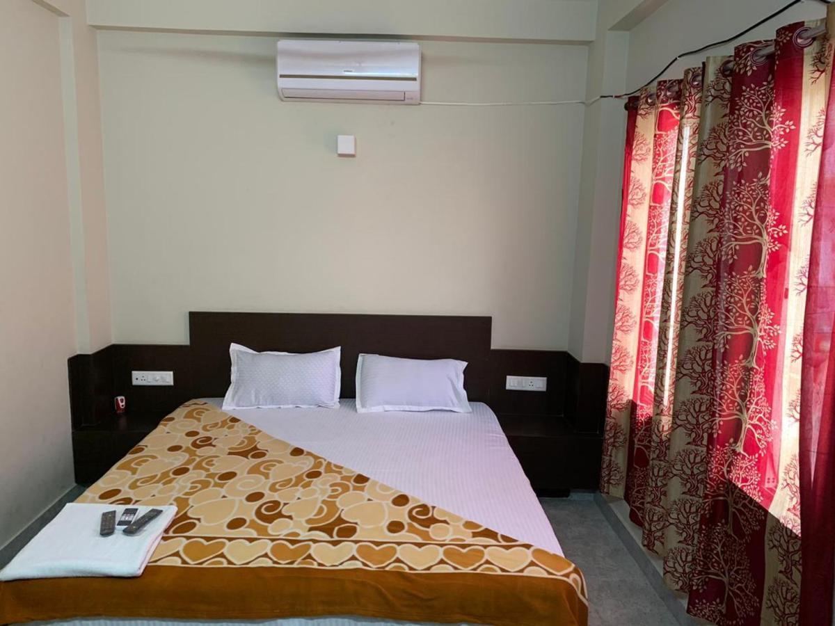 Strategic Inn Puri Exterior foto